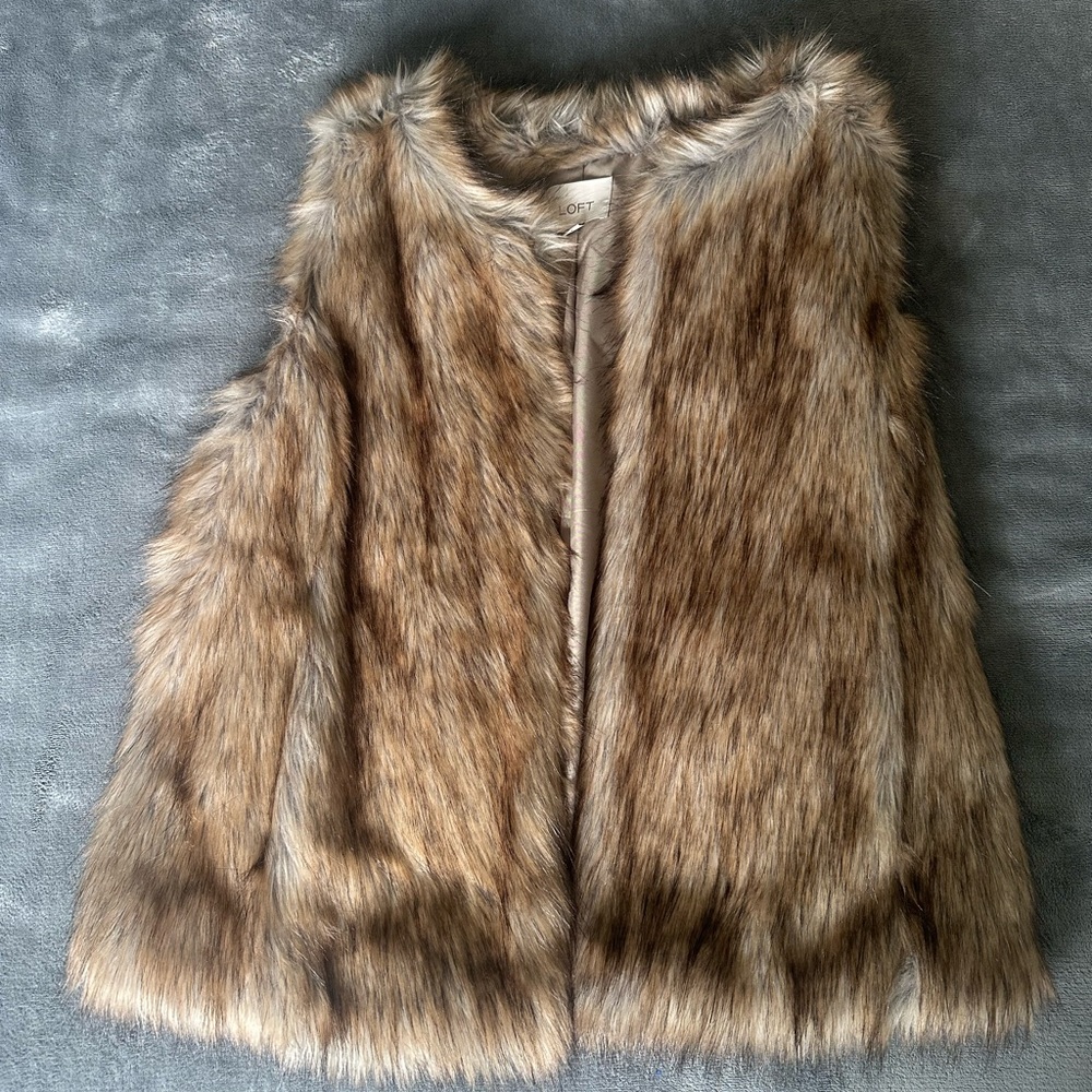 LOFT Neutral Faux Fur Vest in Taupe and Cream